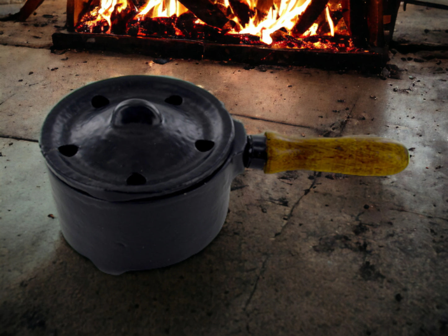 Small cast iron burner with lid and wooden handle - perfect for wax melts, resin incense and log burners